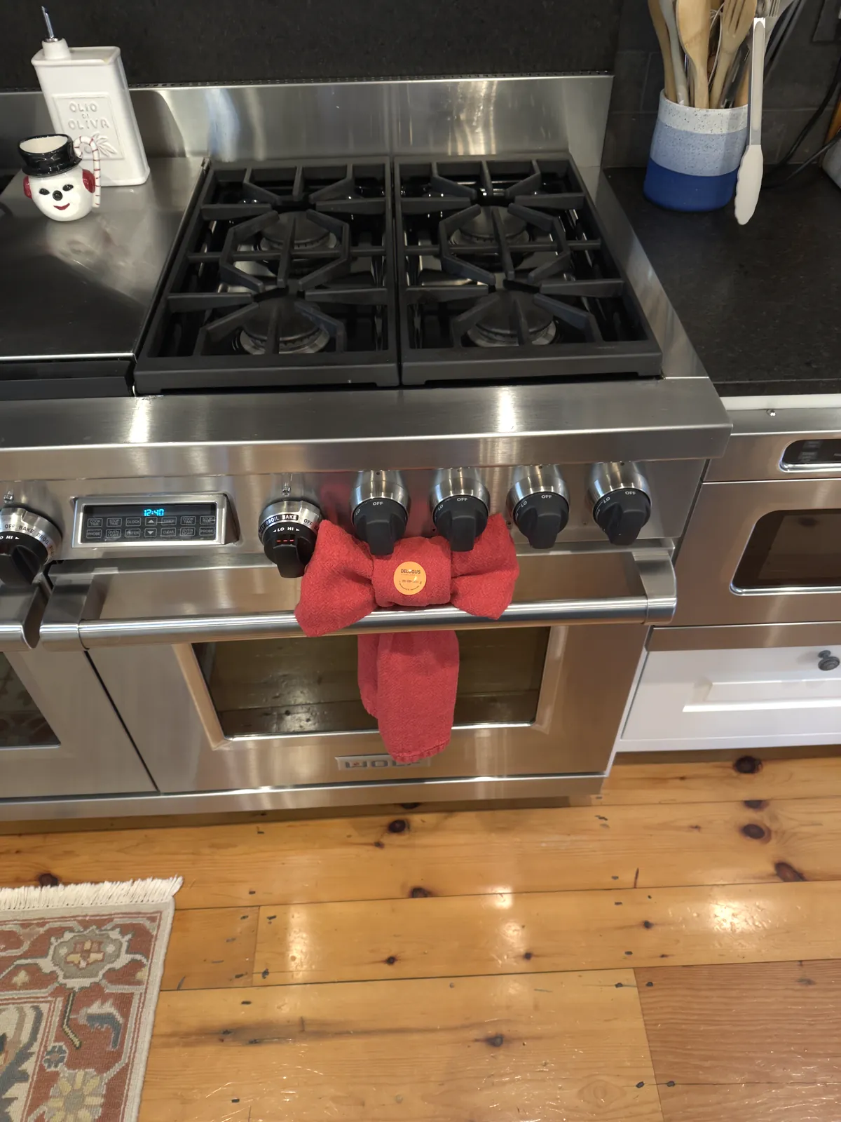 A stove cleaned and finished by Delogu's Cleaning Services